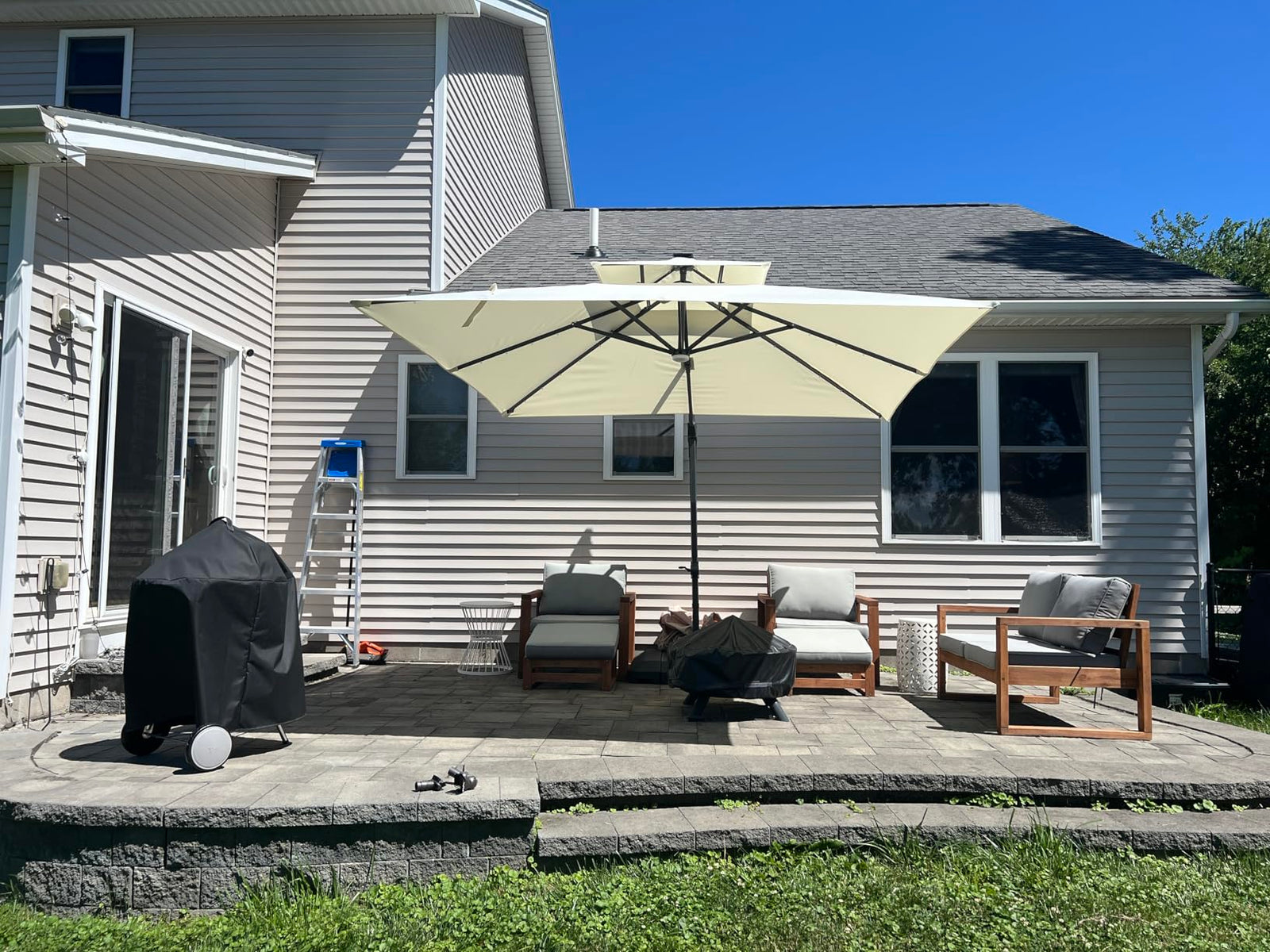 🌿 EOFY Sale: Why Now Is the Best Time to Upgrade Your Outdoor Shade with Patioslife Cantilever Umbrellas